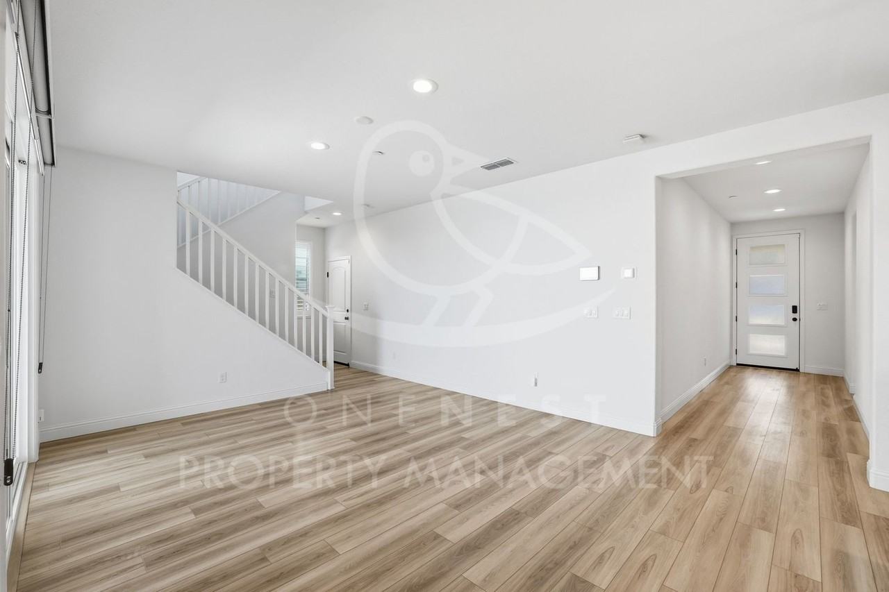 934 Hopkins St - Photo 5 of 28