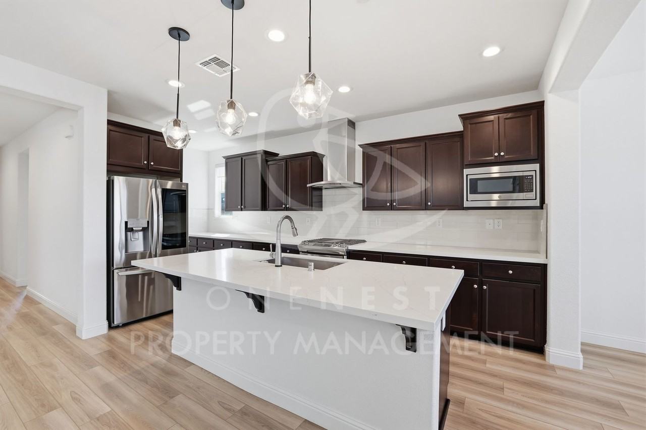 934 Hopkins St - Photo 6 of 28