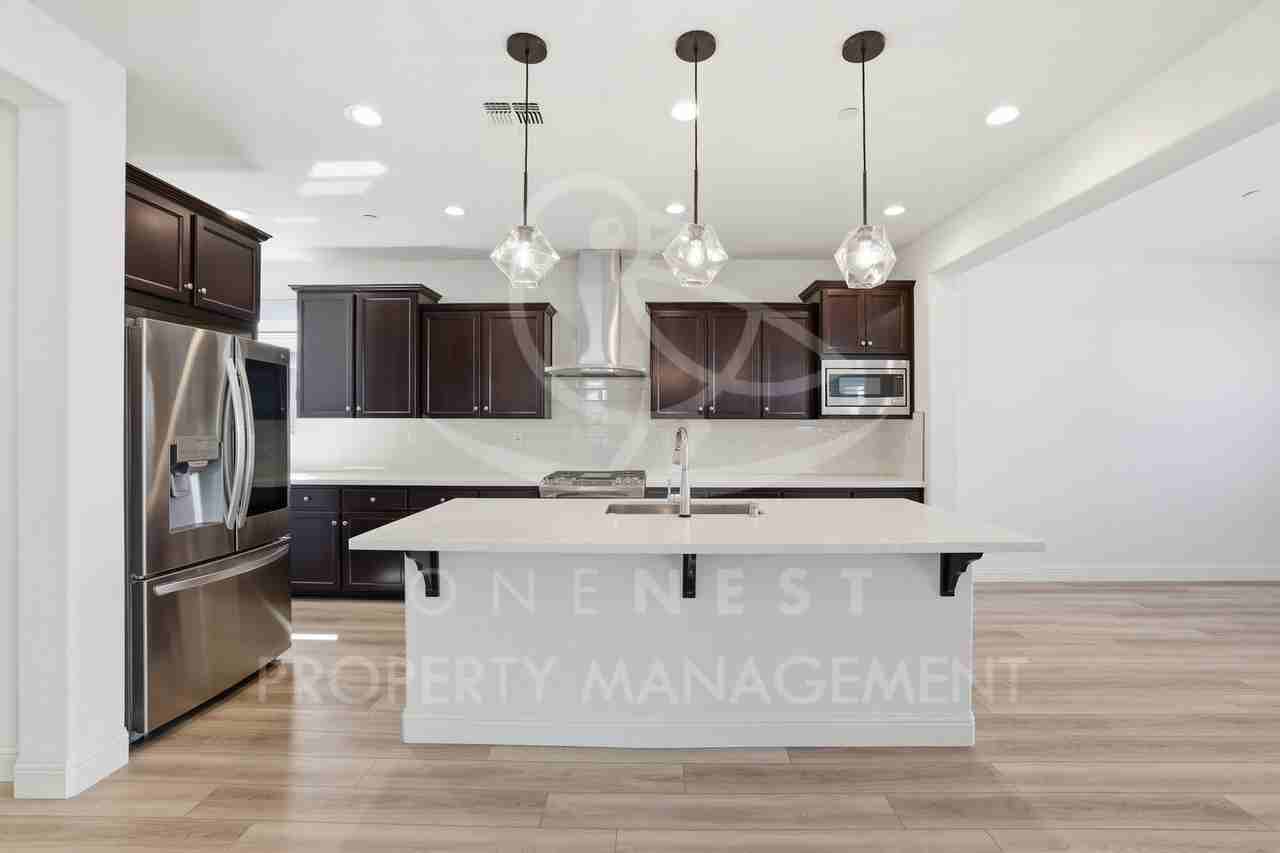 934 Hopkins St - Photo 7 of 28