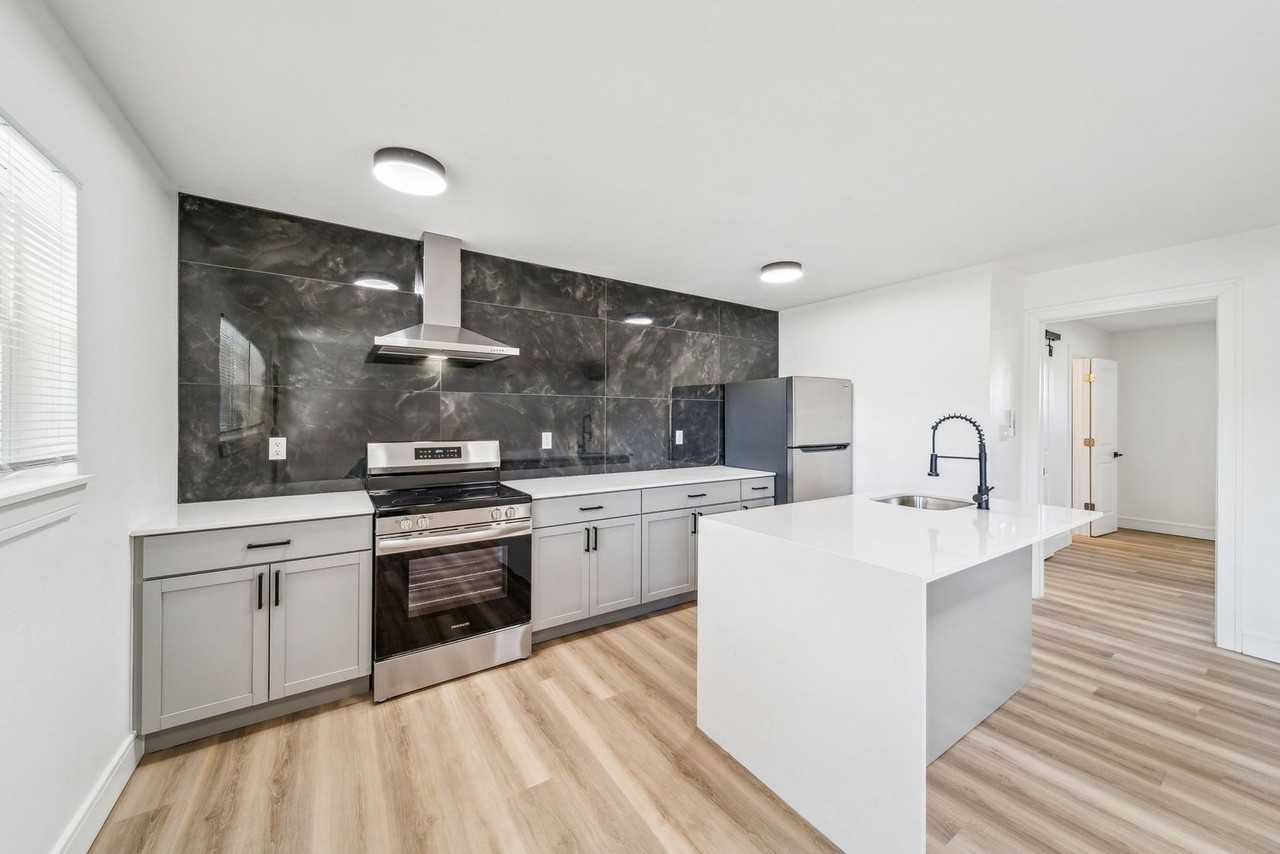 1314 S Quincy Ave - Photo 3 of 18