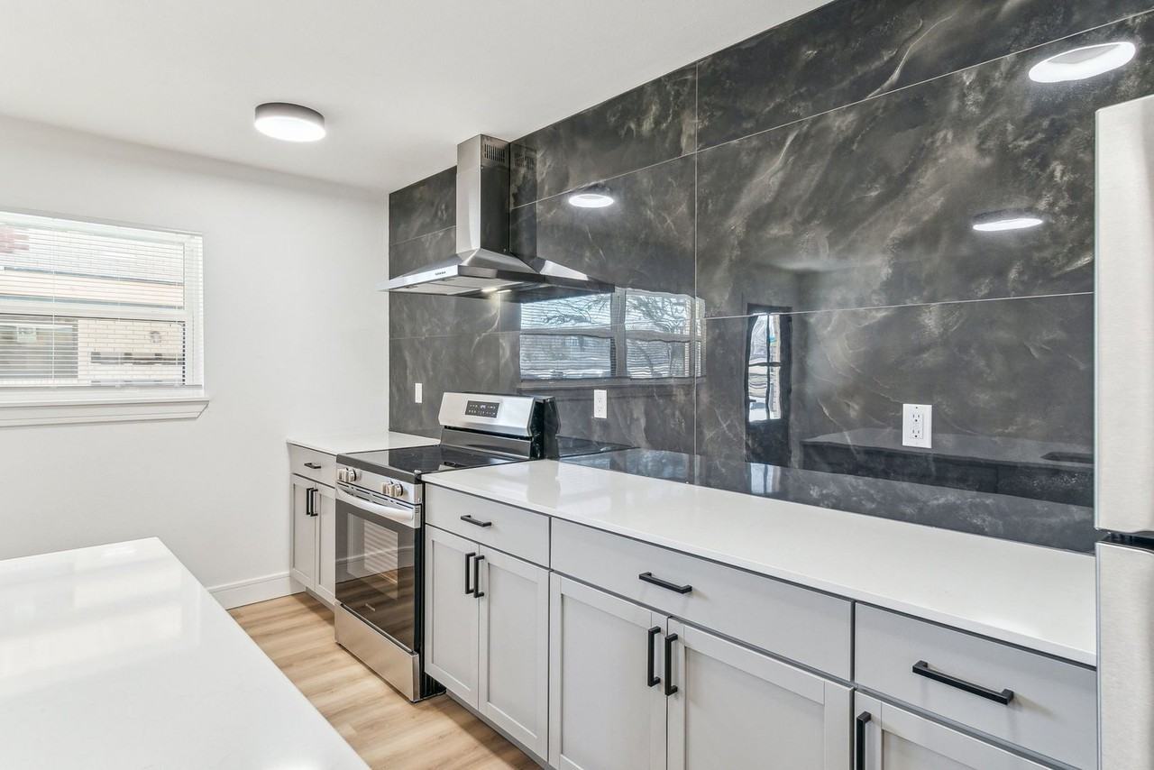 1314 S Quincy Ave - Photo 4 of 18