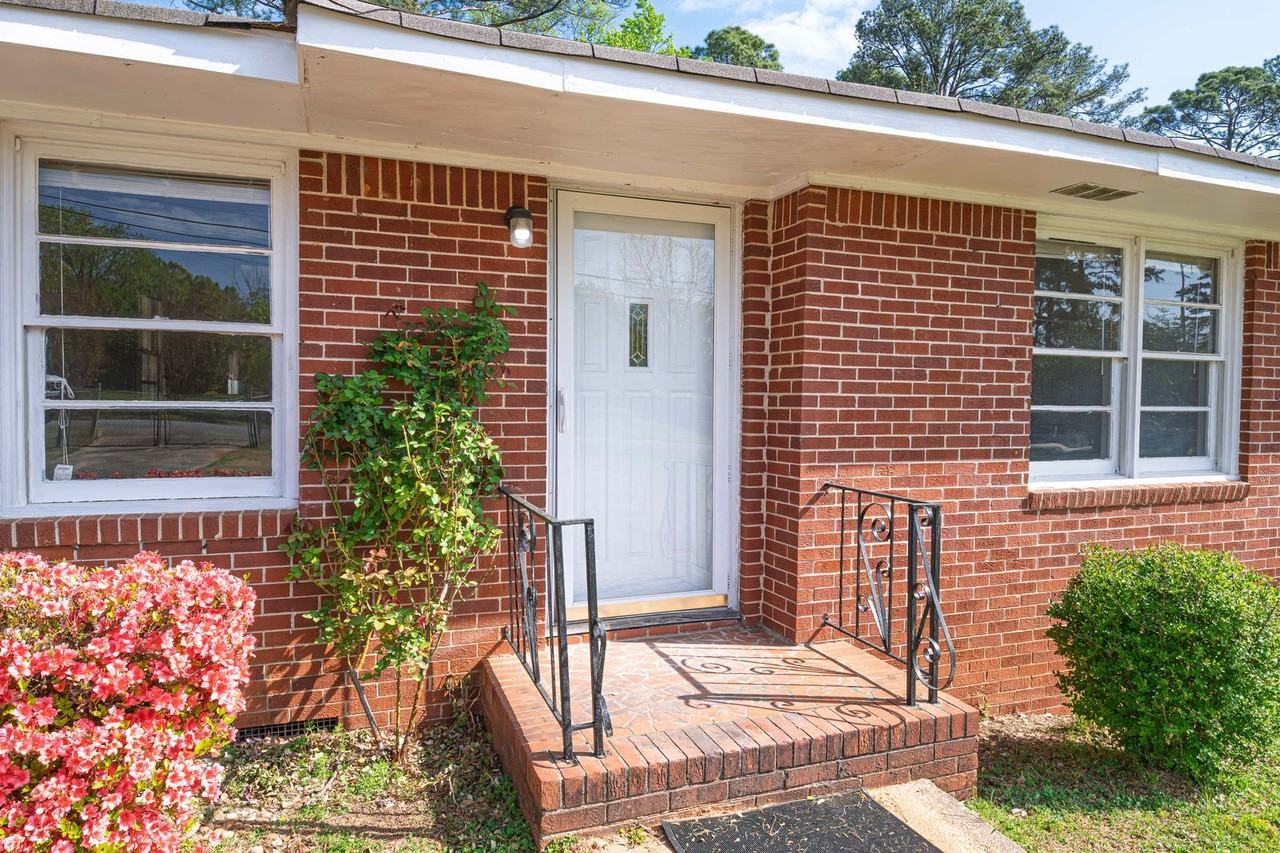 1216 Sanders Way - Photo 3 of 19