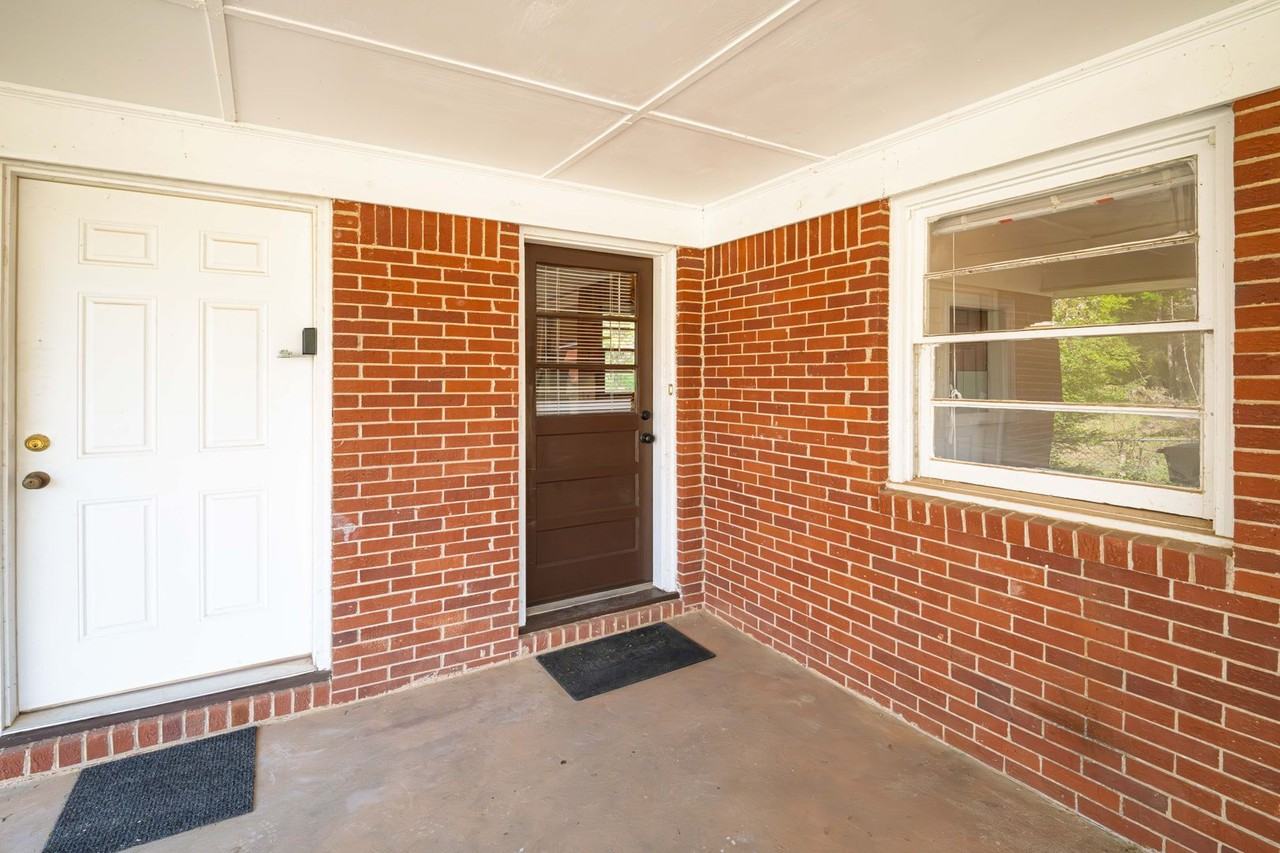 1216 Sanders Way - Photo 4 of 19