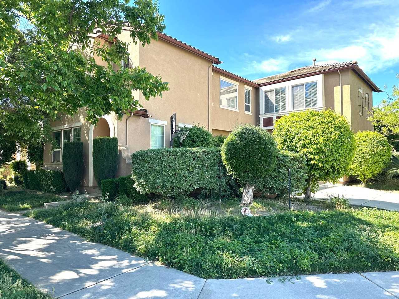 3895 Bethpage St - Photo 2 of 26