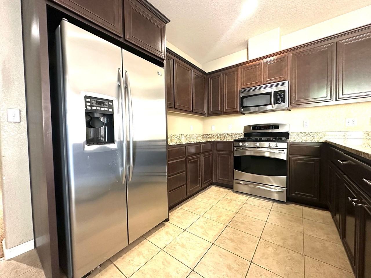 3895 Bethpage St - Photo 6 of 26