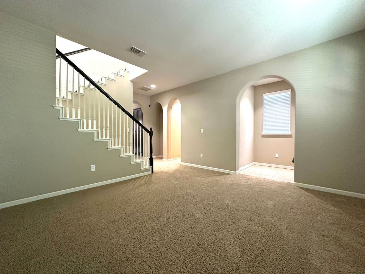 3895 Bethpage St - Photo 7 of 26