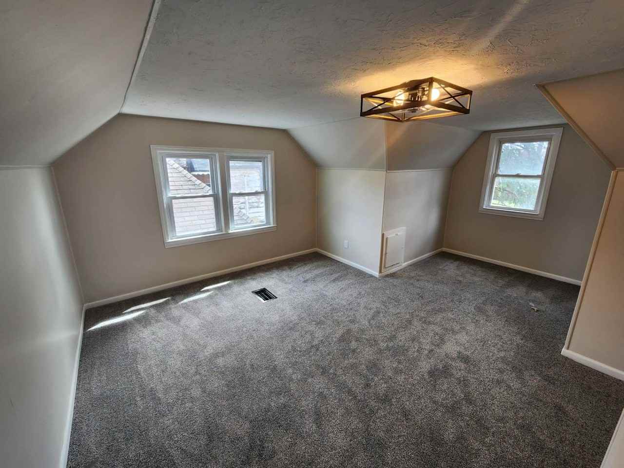 16301 Invermere Ave - Photo 4 of 43