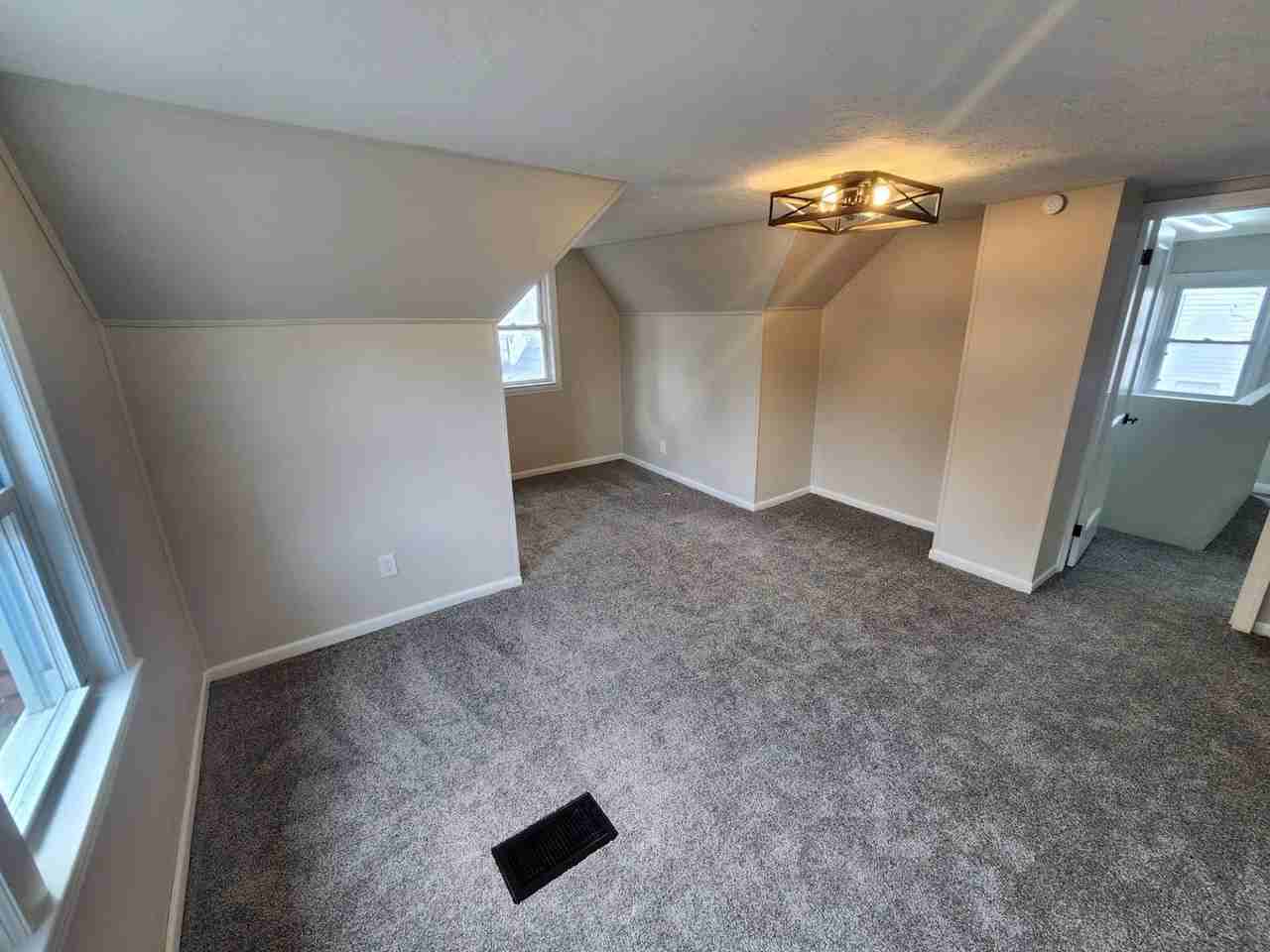 16301 Invermere Ave - Photo 5 of 43