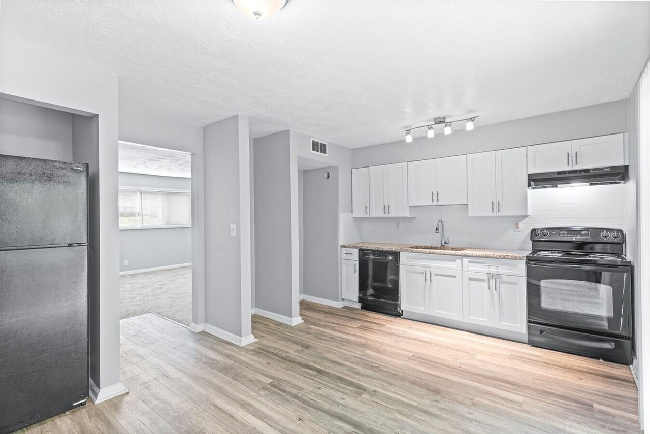 Uphill Flats- 1, 2 & 3 Bedrooms - Photo 4 of 20