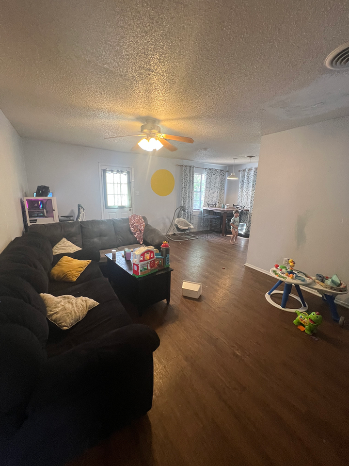 5348 Benbrook St - Photo 3 of 8