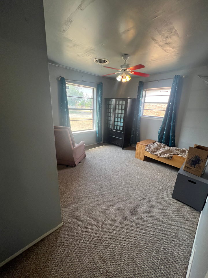 5348 Benbrook St - Photo 4 of 8