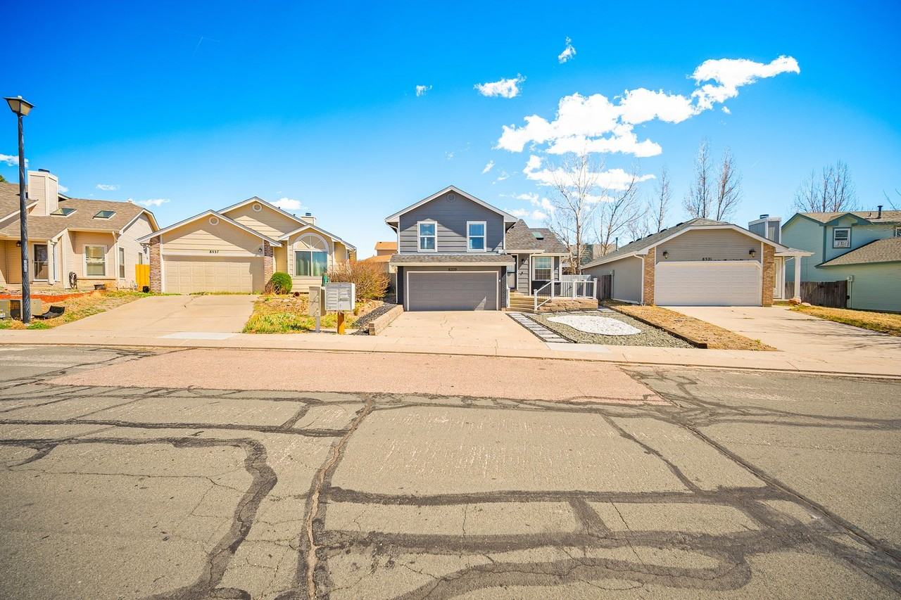 8329 Steadman Dr - Photo 4 of 35