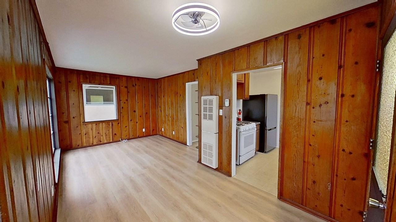 212 1/2 Knoxville Ave - Photo 4 of 17