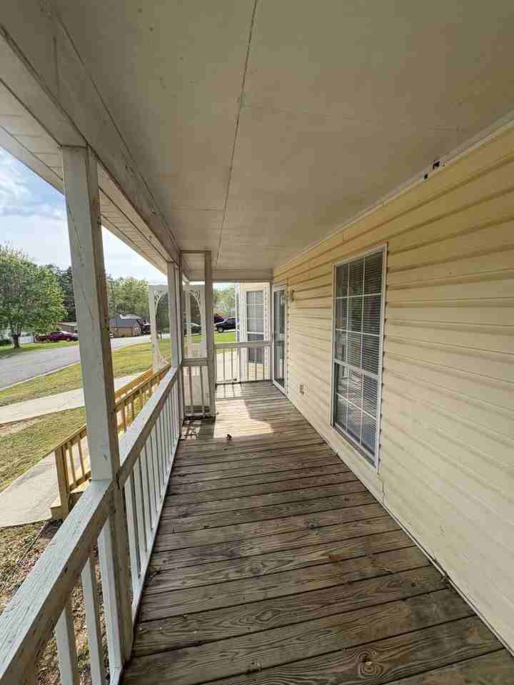 1114 Oak Blvd - Photo 2 of 21