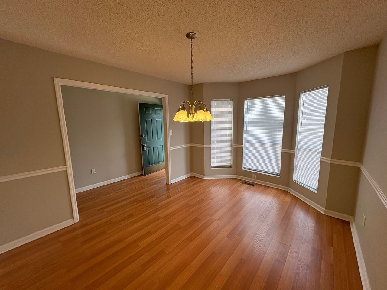 1114 Oak Blvd - Photo 3 of 21