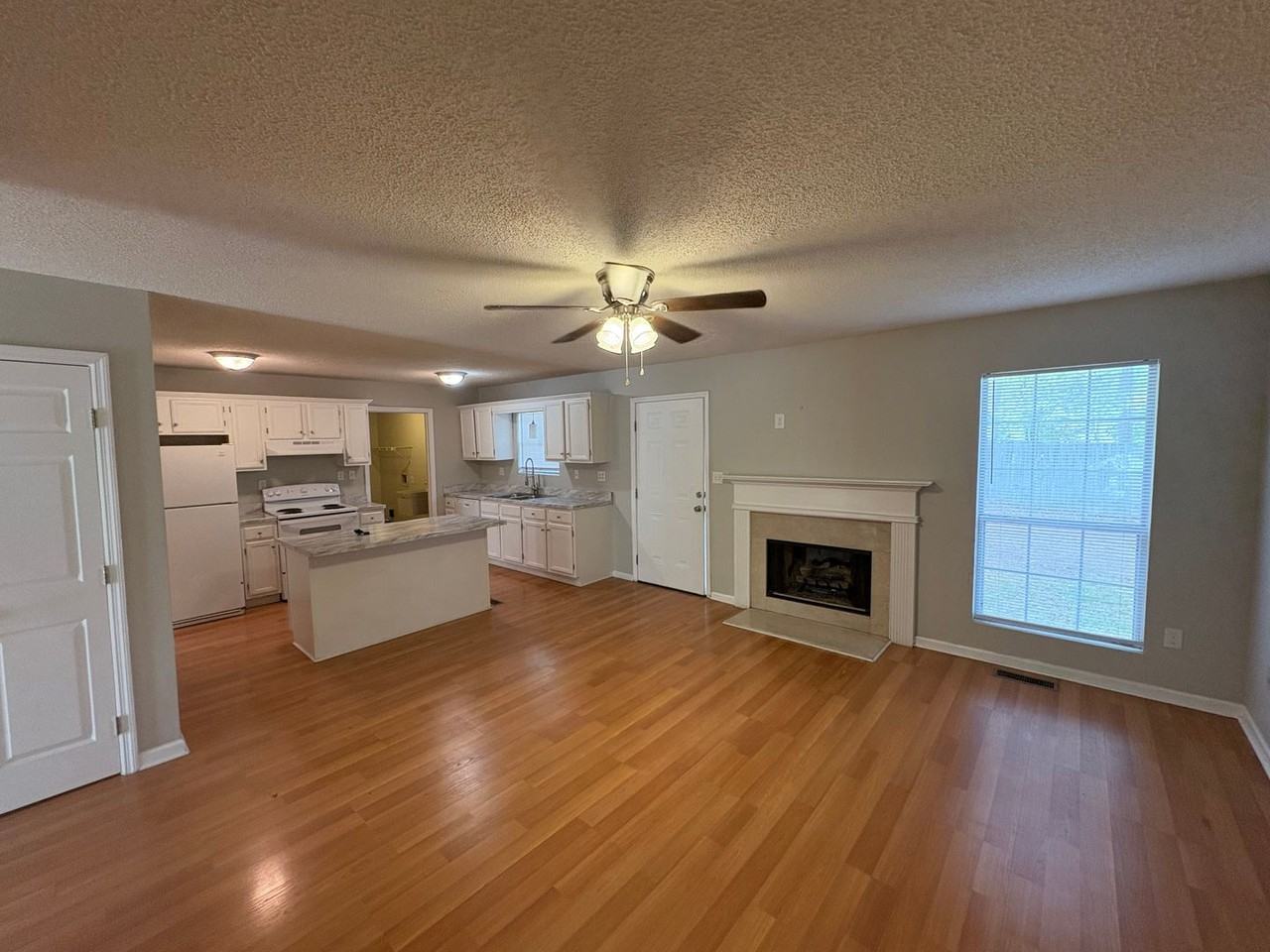 1114 Oak Blvd - Photo 5 of 21