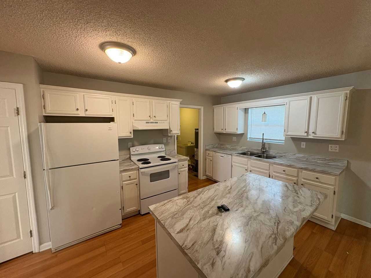 1114 Oak Blvd - Photo 7 of 21