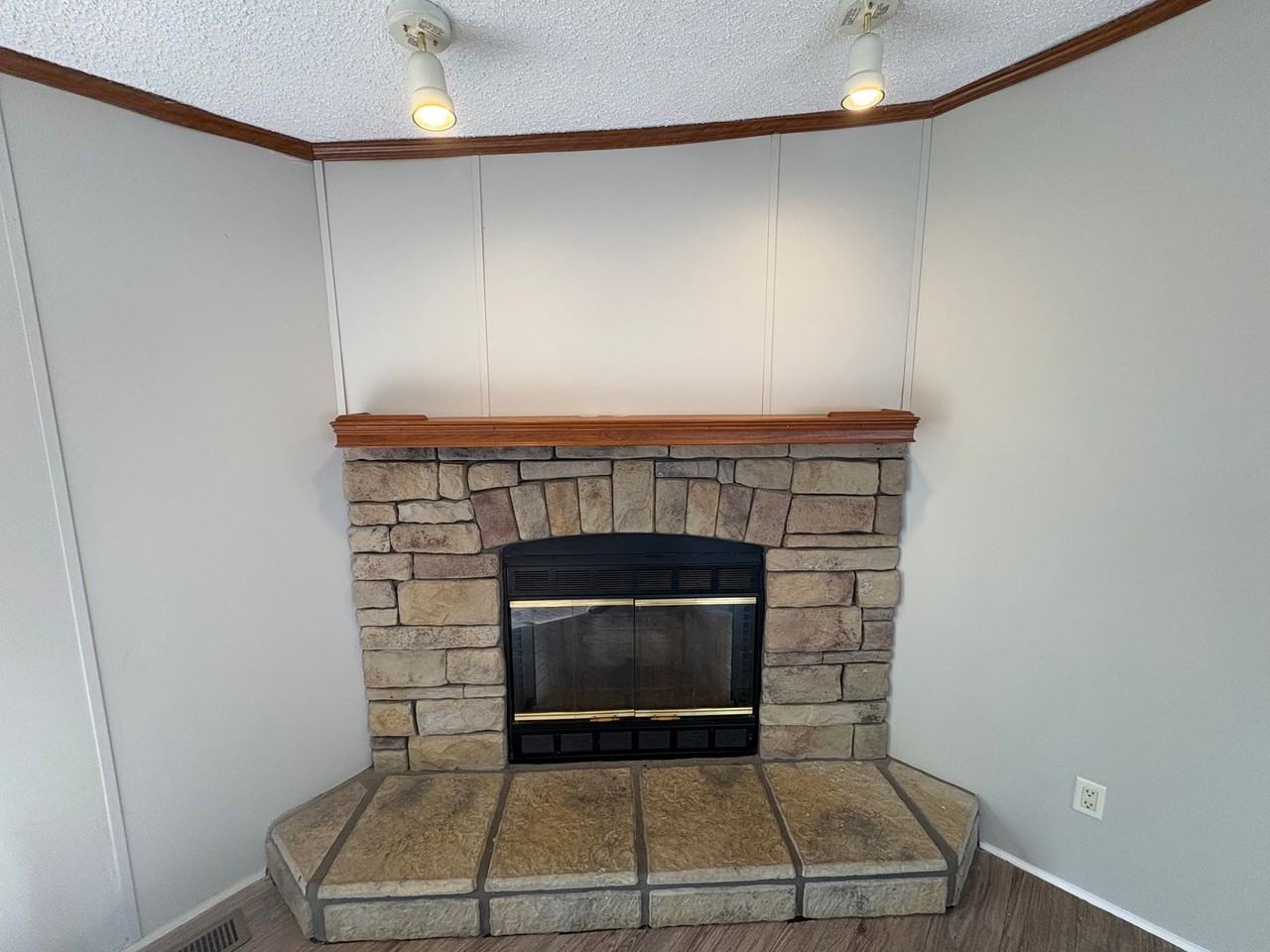 62 Hardwood Dr - Photo 6 of 23