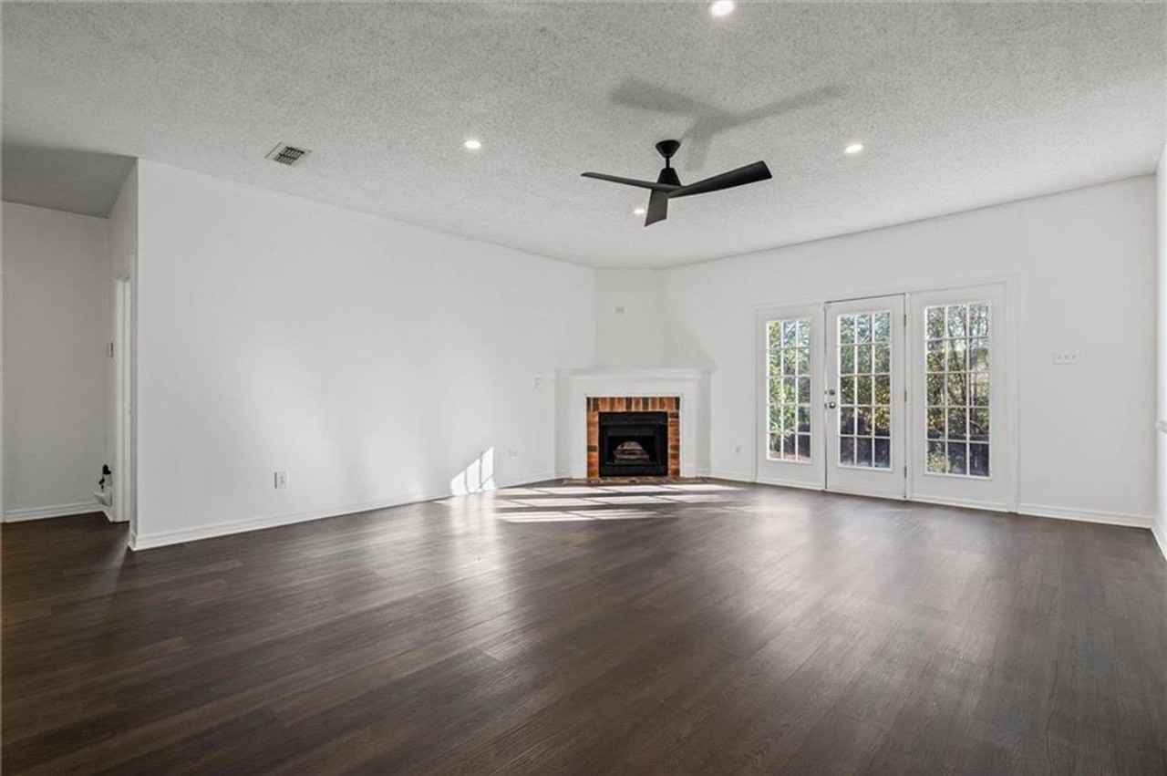 1263 Smithfield Rd E - Photo 3 of 22