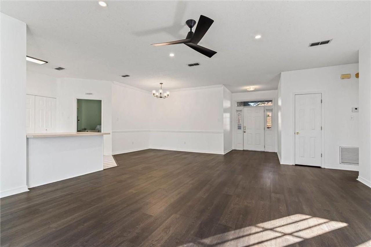 1263 Smithfield Rd E - Photo 4 of 22