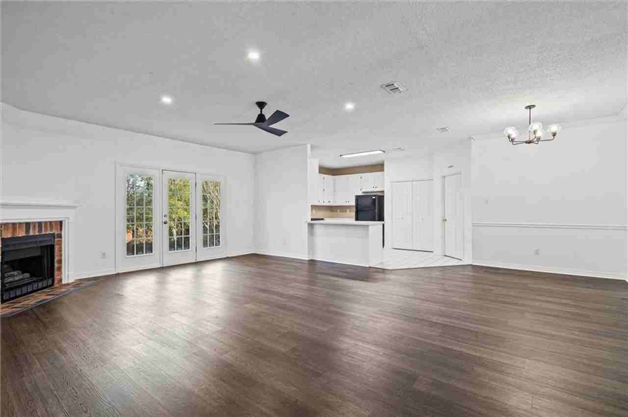 1263 Smithfield Rd E - Photo 5 of 22