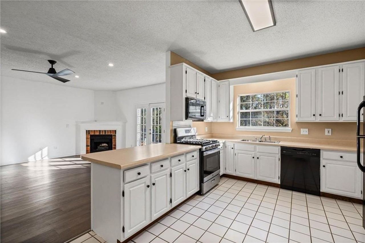 1263 Smithfield Rd E - Photo 7 of 22