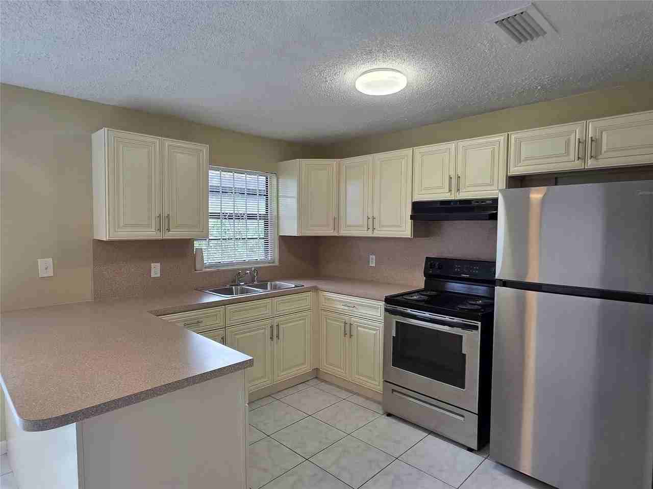 309 Ne 169th St - Photo 2 of 13