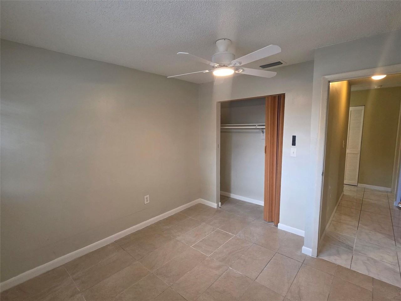 309 Ne 169th St - Photo 6 of 13