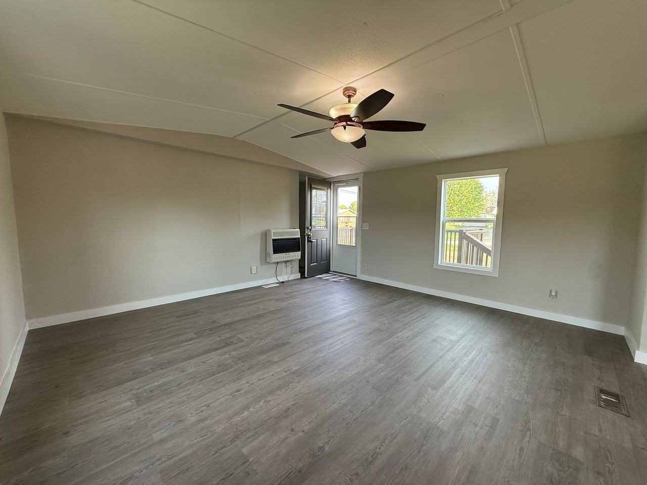 281 Mount Pleasant Cir - Photo 5 of 25