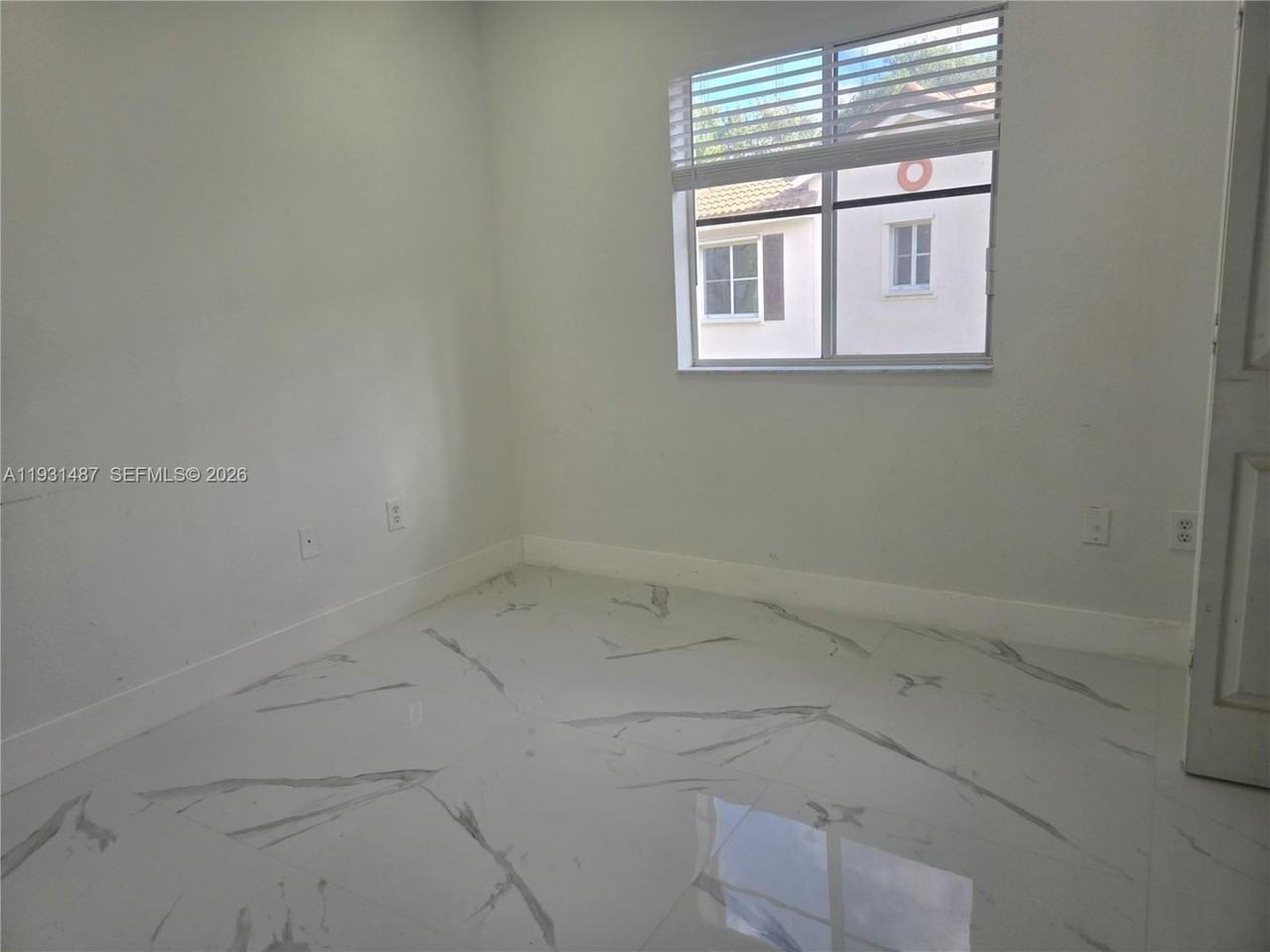 17337 Nw 7th Ave - Photo 4 of 11