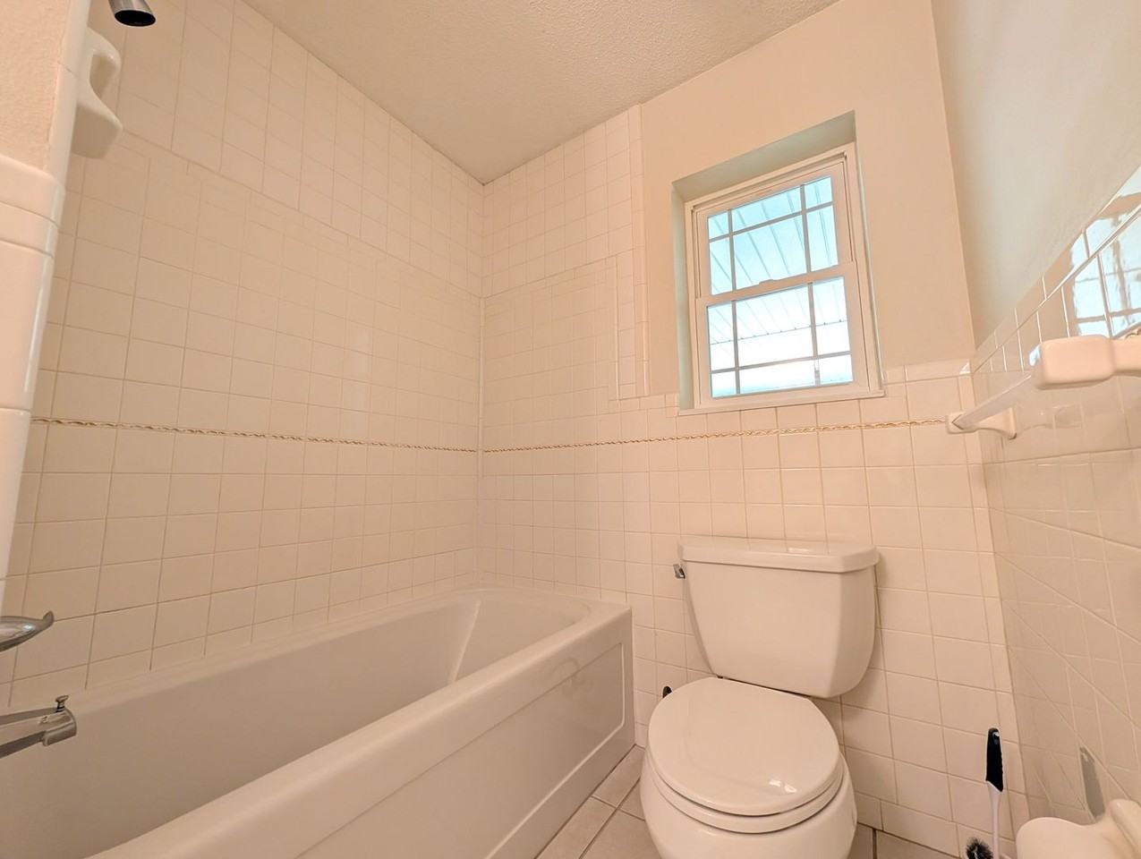 635 Summit Dr - Photo 4 of 13