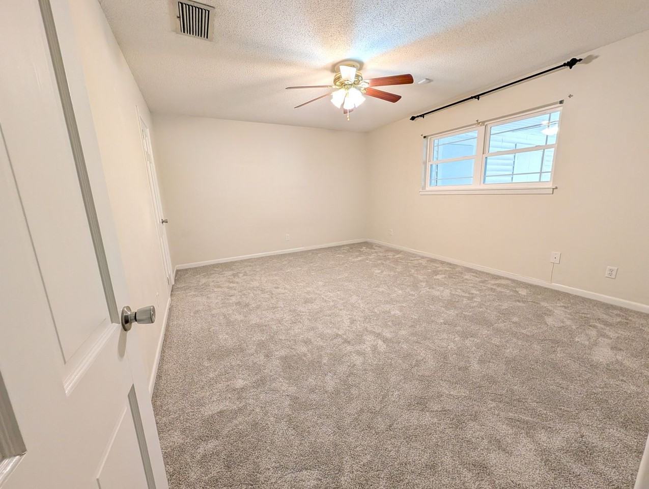 635 Summit Dr - Photo 5 of 13