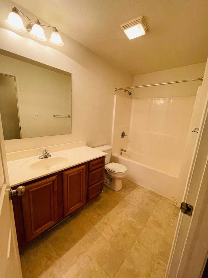 2431 Deerfield Blvd - Photo 3 of 8