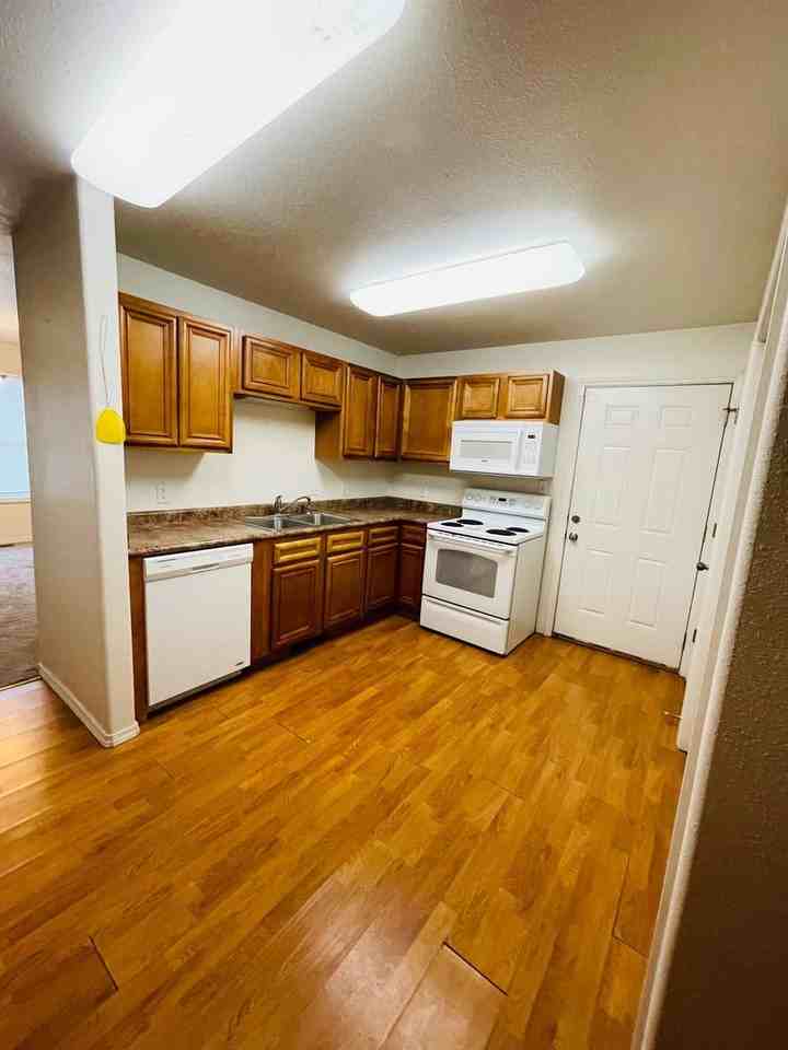 2431 Deerfield Blvd - Photo 4 of 8