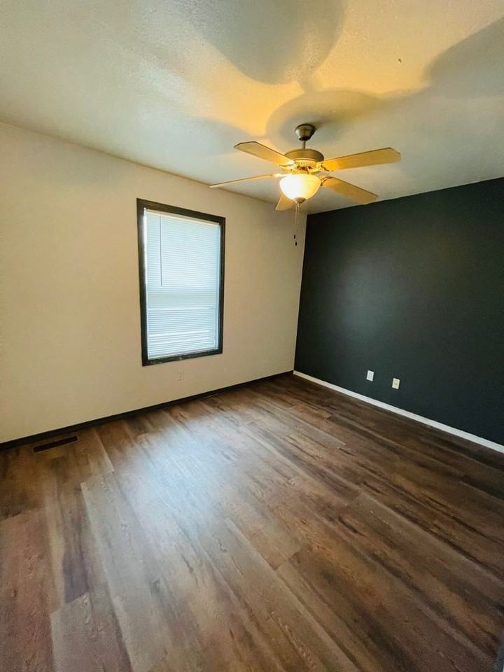 2431 Deerfield Blvd - Photo 5 of 8