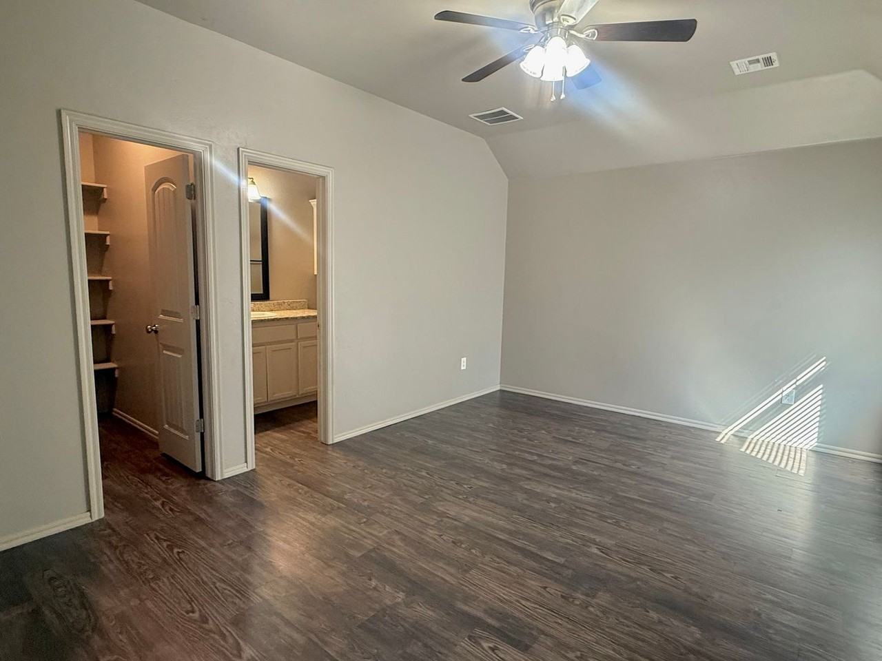 11214 Coachmans Rd - Photo 6 of 14