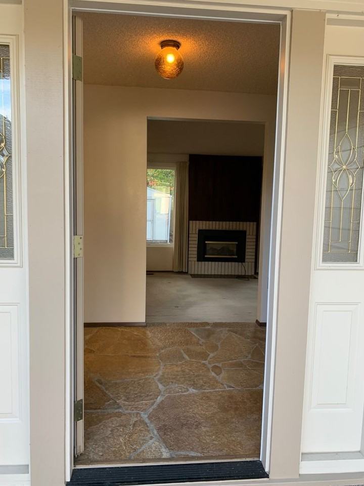 18523 131st Ave Se - Photo 3 of 27