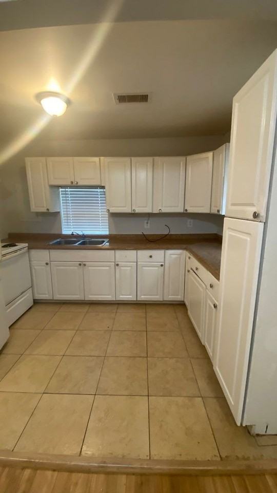 1918 Oleander Dr - Photo 5 of 20