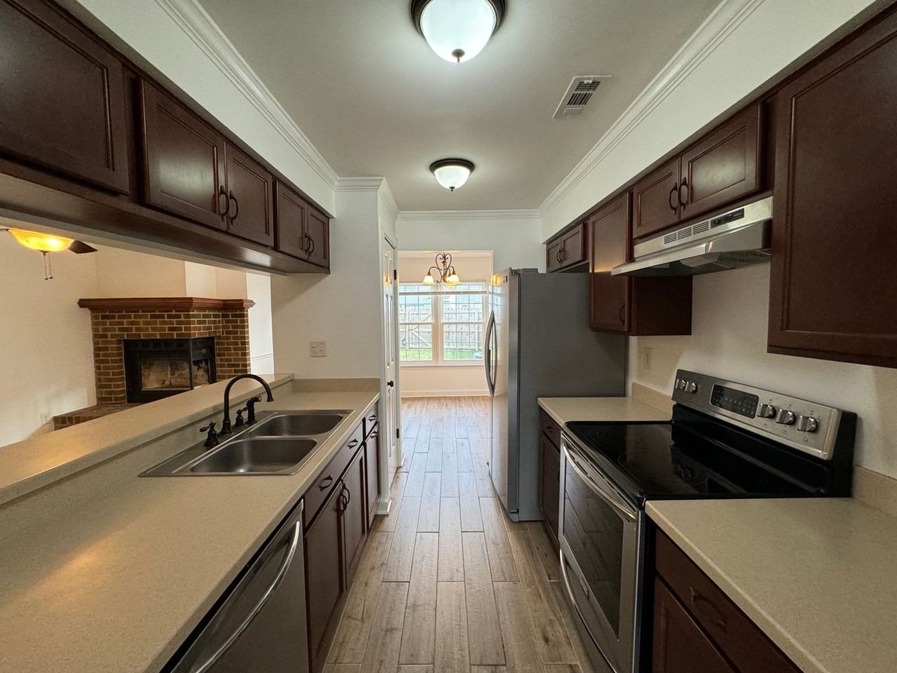 305 Nottaway Ct - Photo 2 of 25