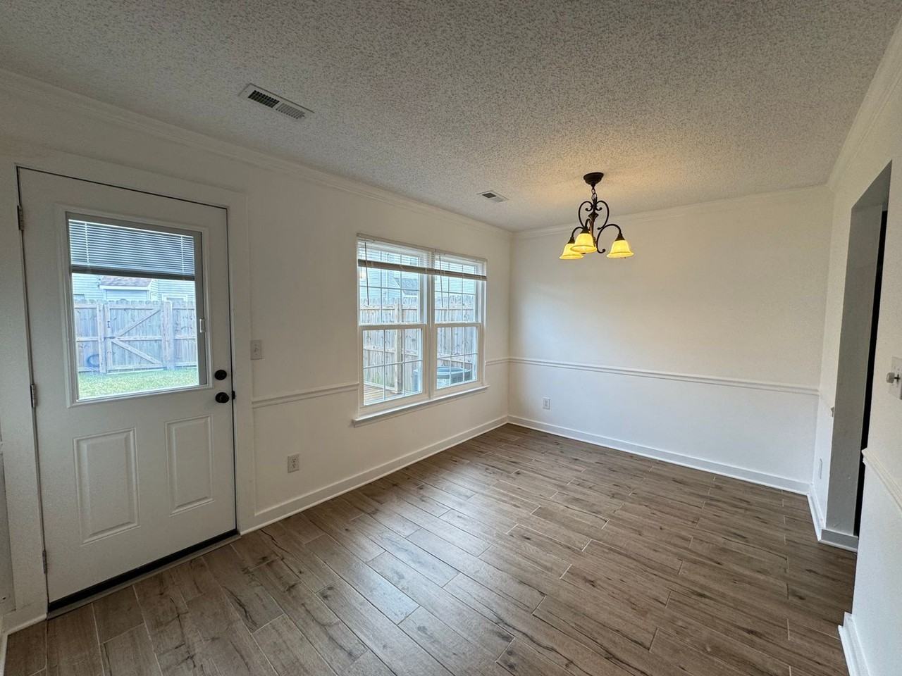 305 Nottaway Ct - Photo 6 of 25