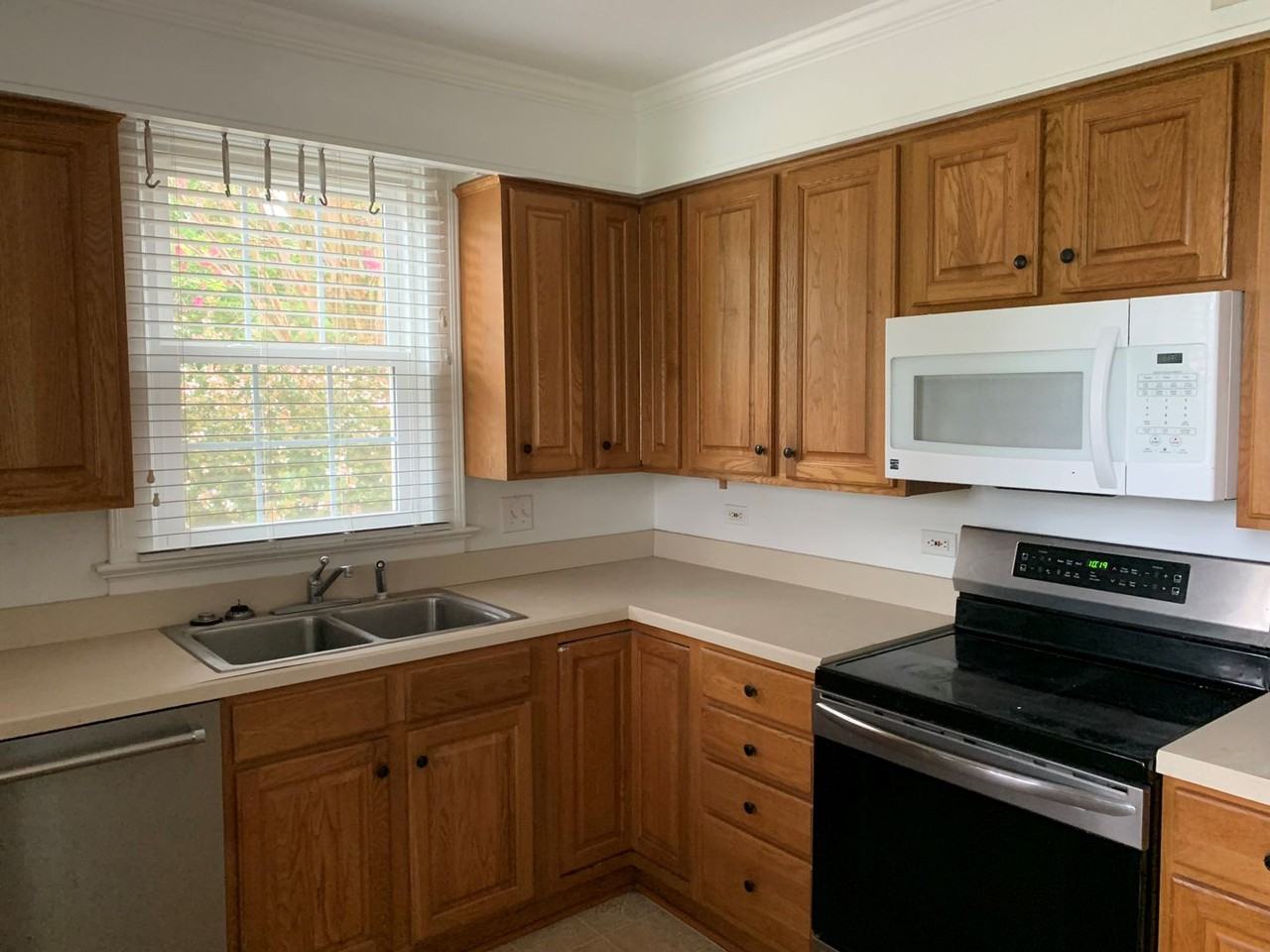 4102 Peakland Pl - Photo 6 of 15