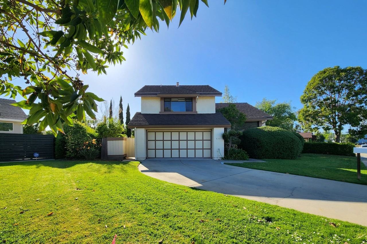 577 Seahorse Ln - Photo 2 of 48