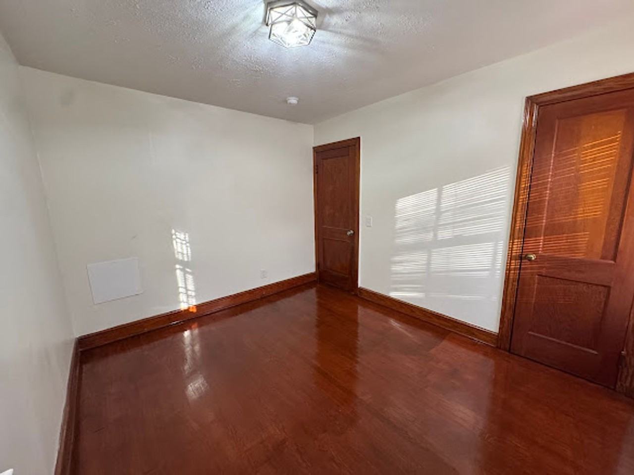 333 Mcclelland St - Photo 4 of 14