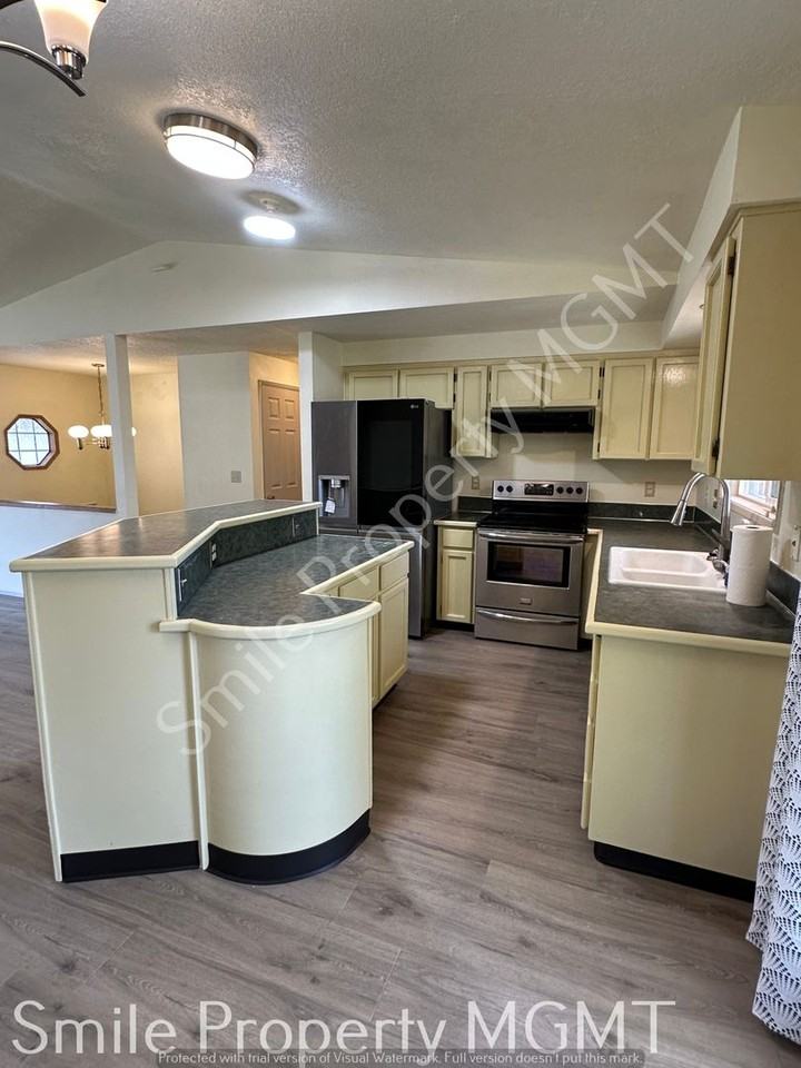 6407 Se 131st Ave - Photo 4 of 15