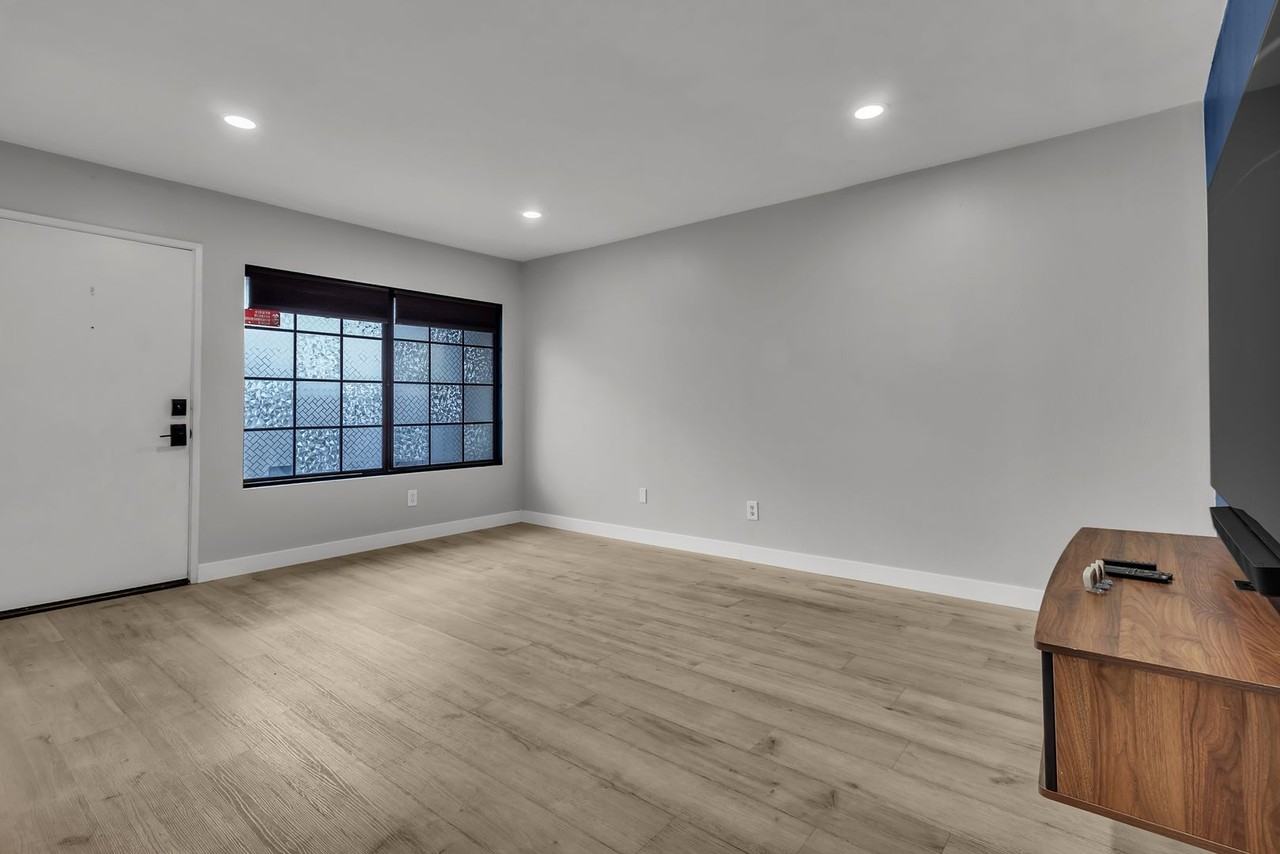 3097 W Cheryllyn Ln #54 - Photo 3 of 28