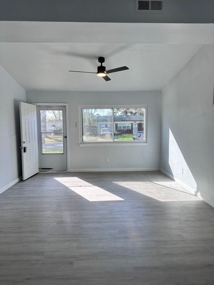 4952 Paine Ln - Photo 2 of 17