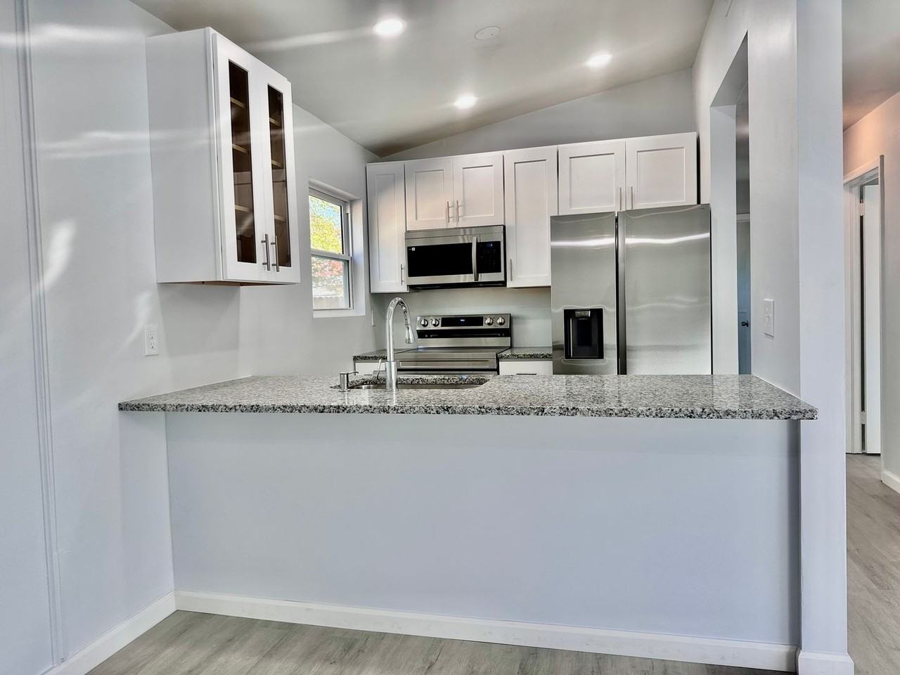 4952 Paine Ln - Photo 5 of 17