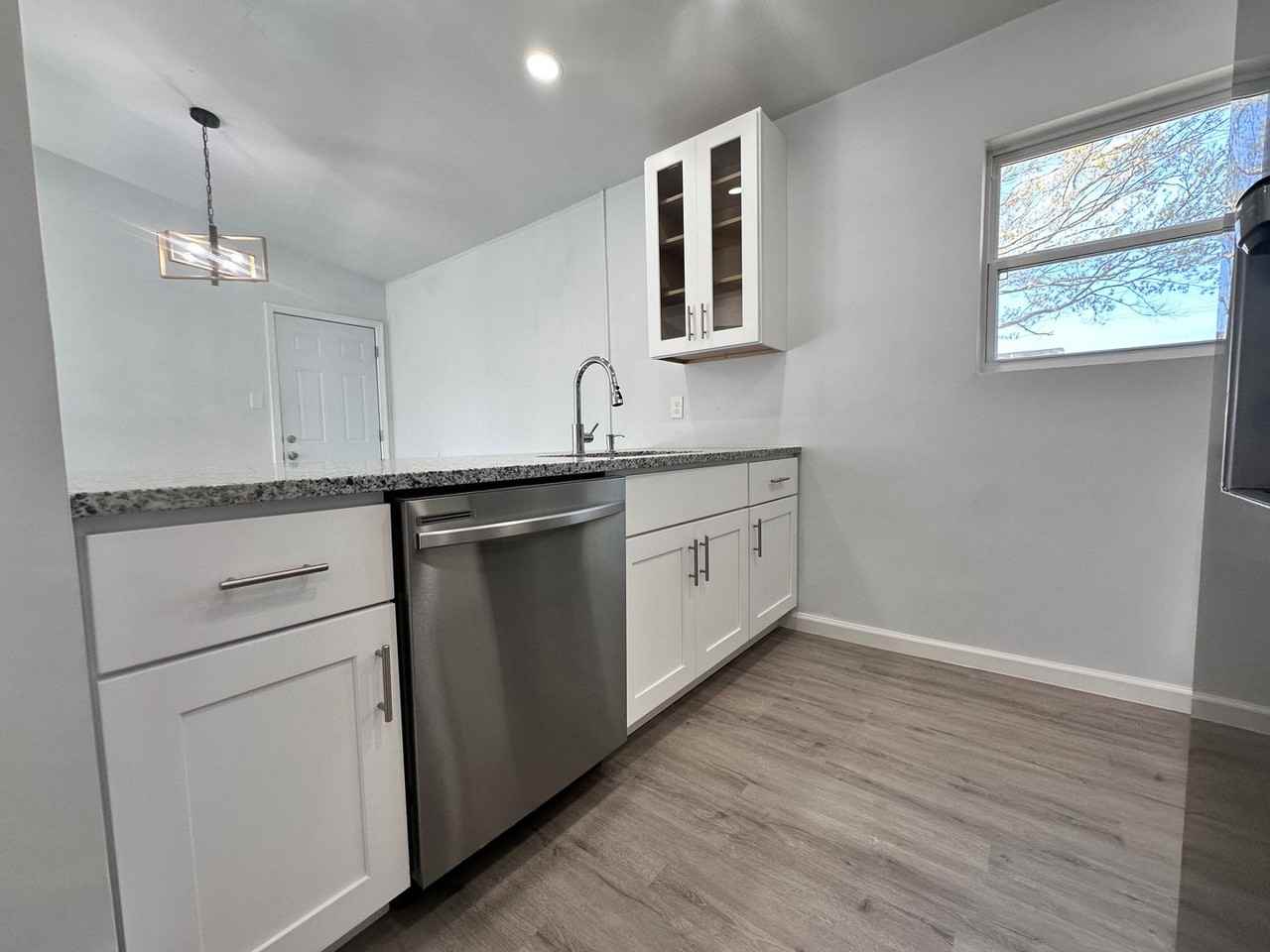 4952 Paine Ln - Photo 6 of 17