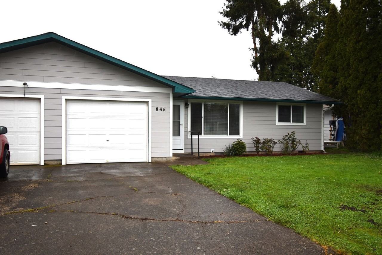 865 E St - Photo 2 of 15