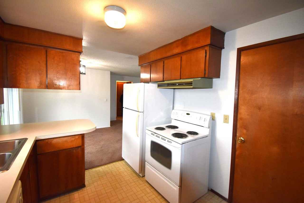 865 E St - Photo 4 of 15